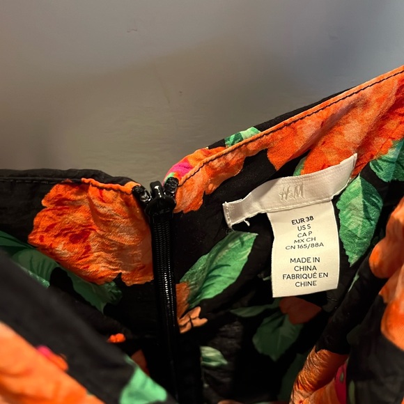 H&M Black Floral Knot Detail Dress size Small - Picture 3 of 6